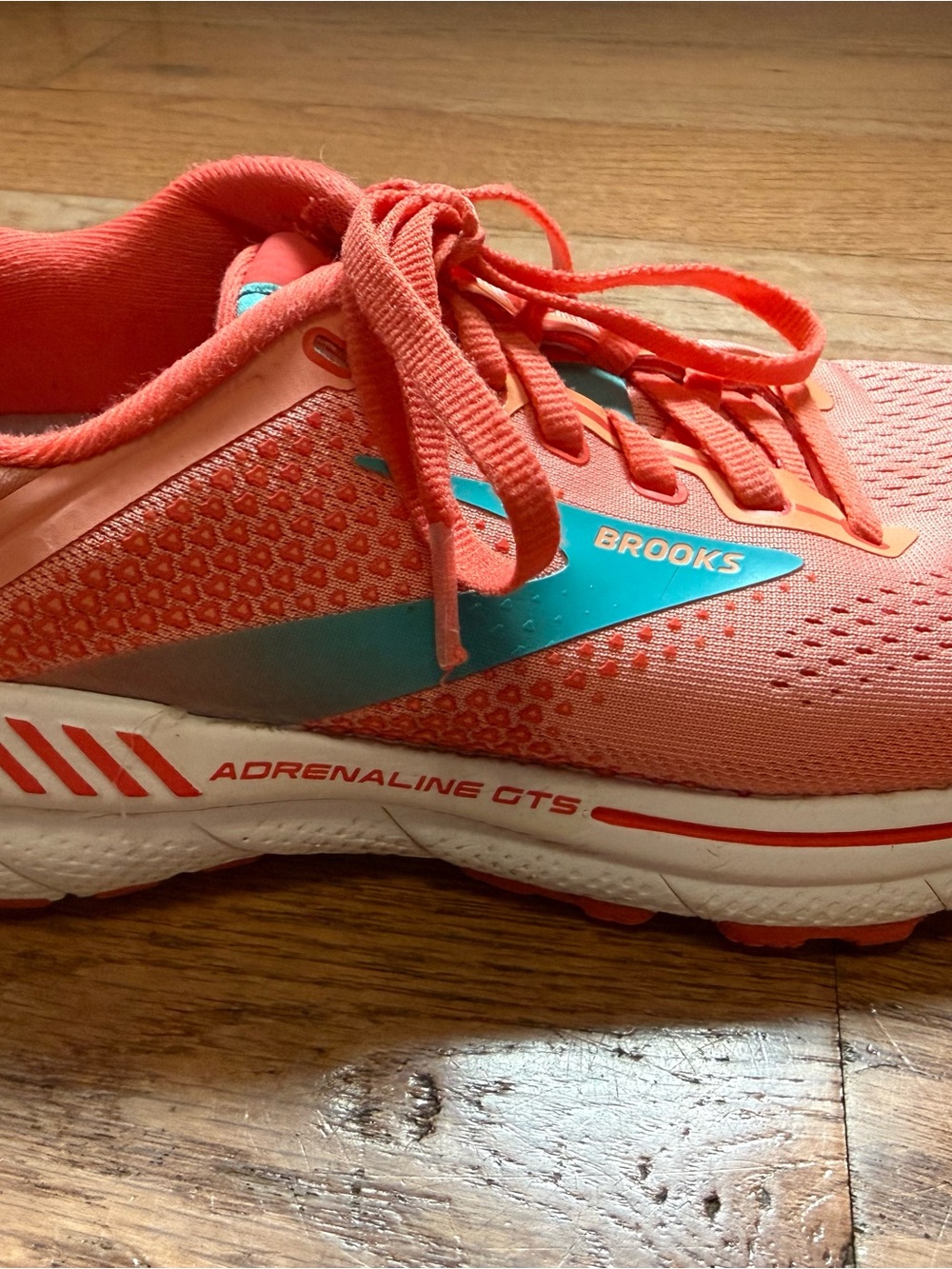 Brooks Adrenaline Coral and Teal Women’s Running Shoes, 7.5. Very good condition - Picture 4 of 9